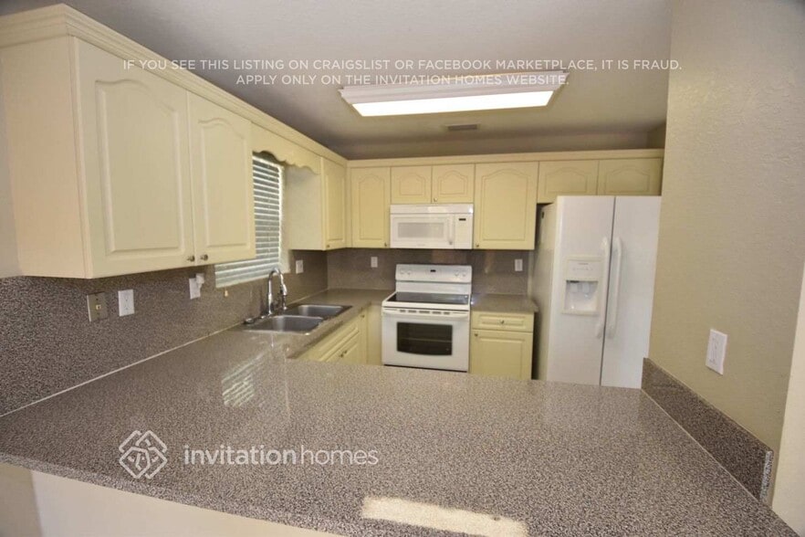 Building Photo - 10522 SW 161st Ave