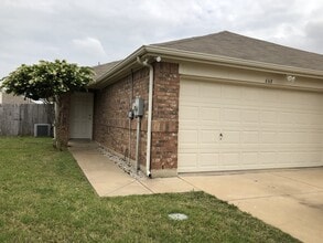 Building Photo - 2 bedroom 2 Bath Duplex in Crowley