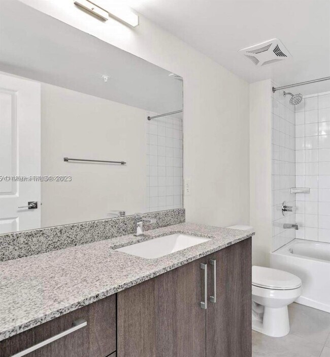 Building Photo - 400 NW 112th Ave