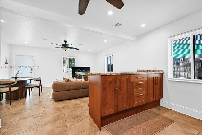 Building Photo - 1328 N Andrews Ave