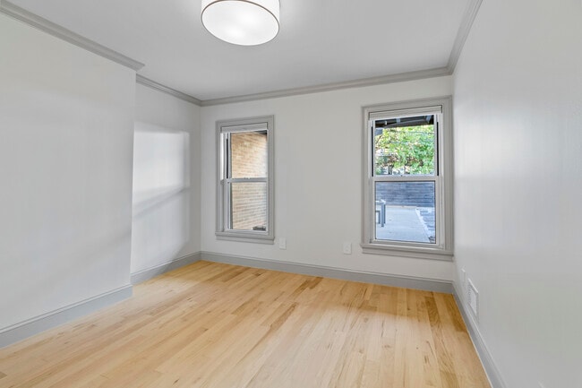 Building Photo - 347 Kosciuszko Street