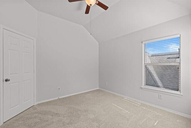 Building Photo - 12850 Pecan Shores Dr