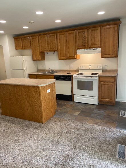 Building Photo - 5550 Abbey Dr