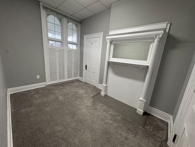 Building Photo - Spacious main level apartment in gorgeous hisotrical house!