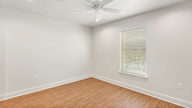 Building Photo - 41310 Brown Rd