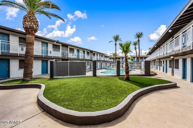 Building Photo - 3025 N 32nd St