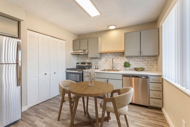 Building Photo - Overlook Townhomes