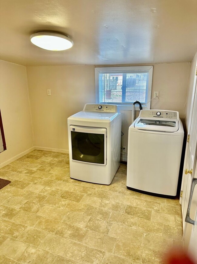 Building Photo - Charming Completely Remodeled Home!