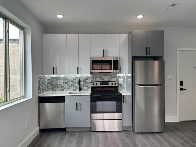 Building Photo - 675 N 41st St
