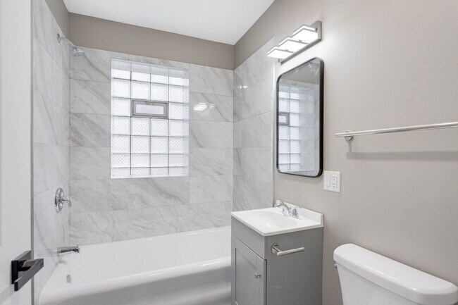 Building Photo - 8022 S Ellis Ave