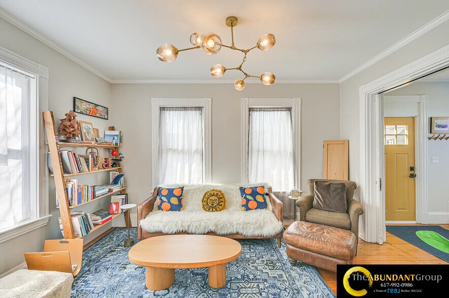 Building Photo - 44 Cottage St