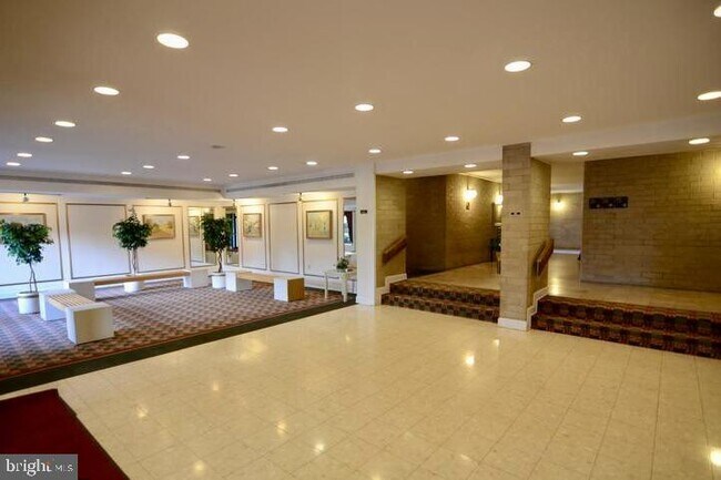 Building Photo - 6001 Arlington Blvd