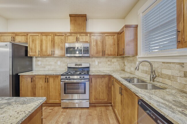 Building Photo - 590 SW 199th Ave