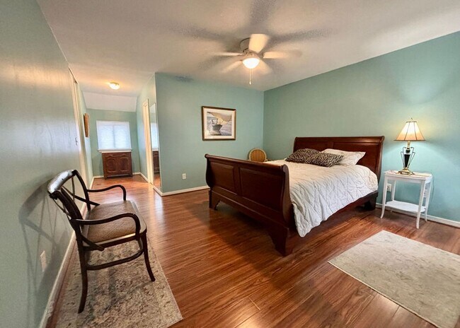 Building Photo - Available 8/1. Beautiful FURNISHED End-Unit Townhome in Central Mt Pleasant!