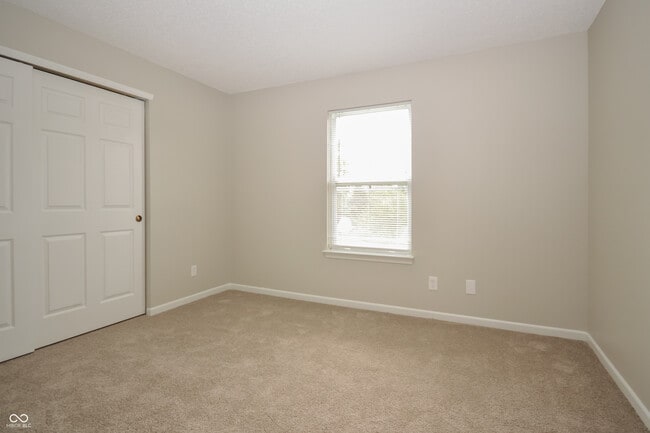 Building Photo - 2265 Shadowbrook Dr