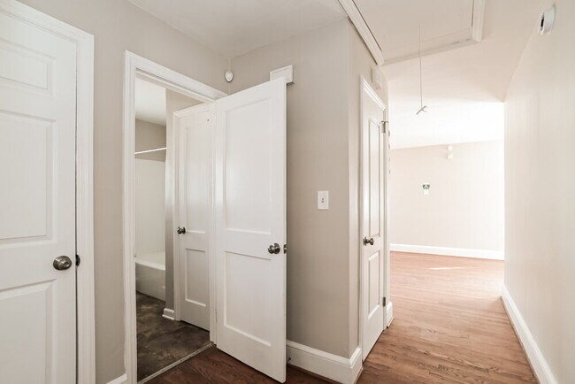 Building Photo - 2751 Catalina Ave