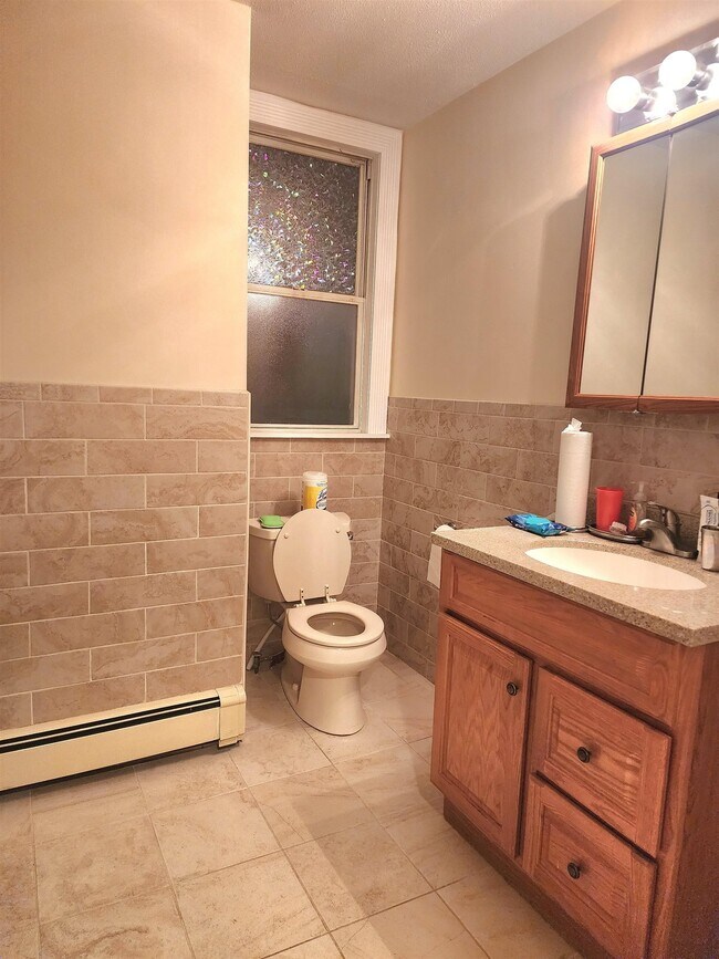 Building Photo - 122 Jewett Ave