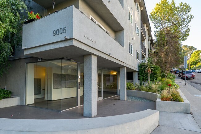Building Photo - Fully remodeled 2BR/2BA Condo in prime West Hollywood!