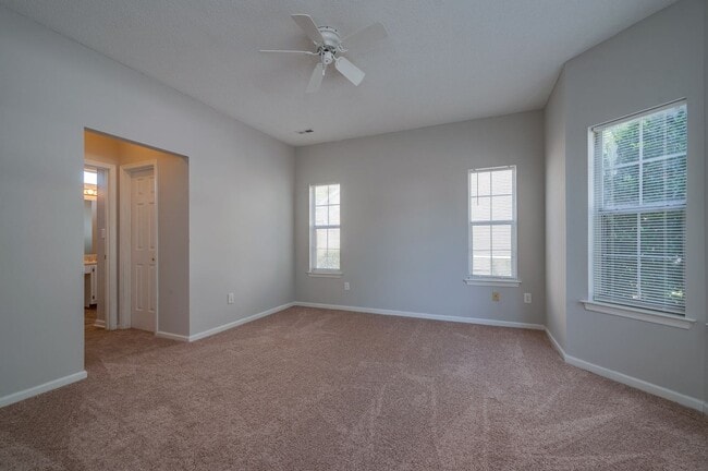 Building Photo - 1st Floor Primary Bedroom - Kiln Creek