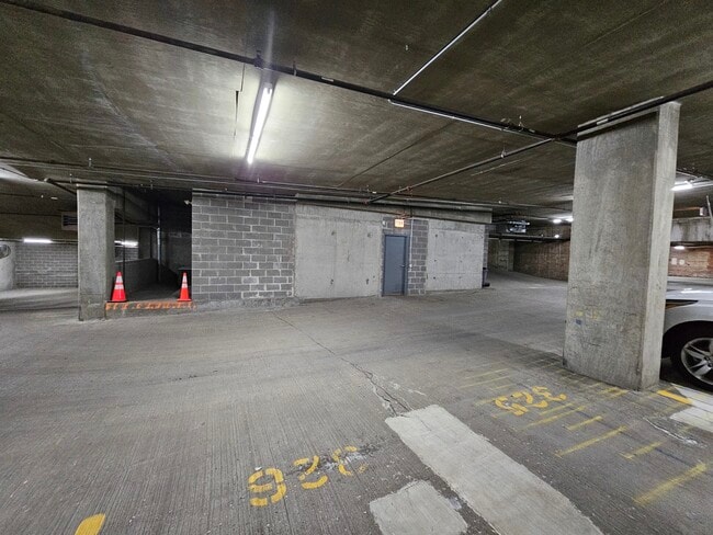 Building Photo - 400 W Ontario St