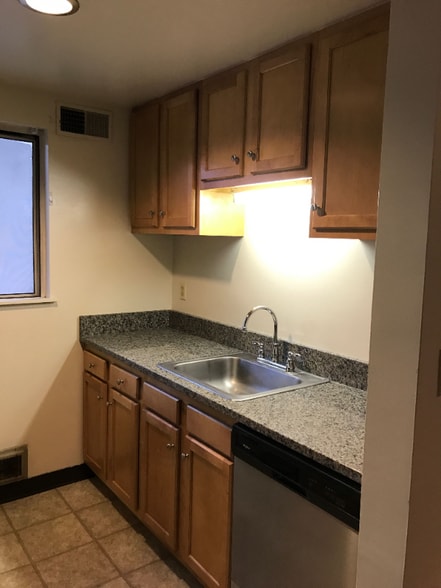 Building Photo - 212 3rd St