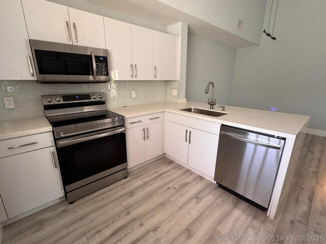 Building Photo - 6936 SW 39th St