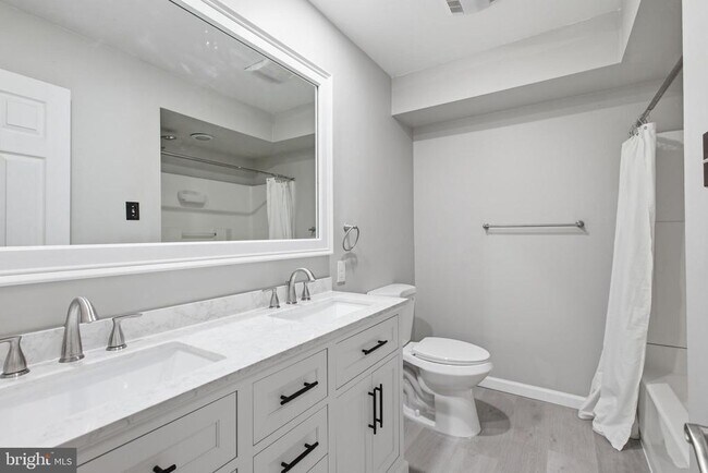 Building Photo - 27 Darien Way