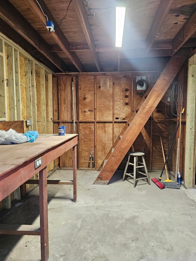 Building Photo - Manor View