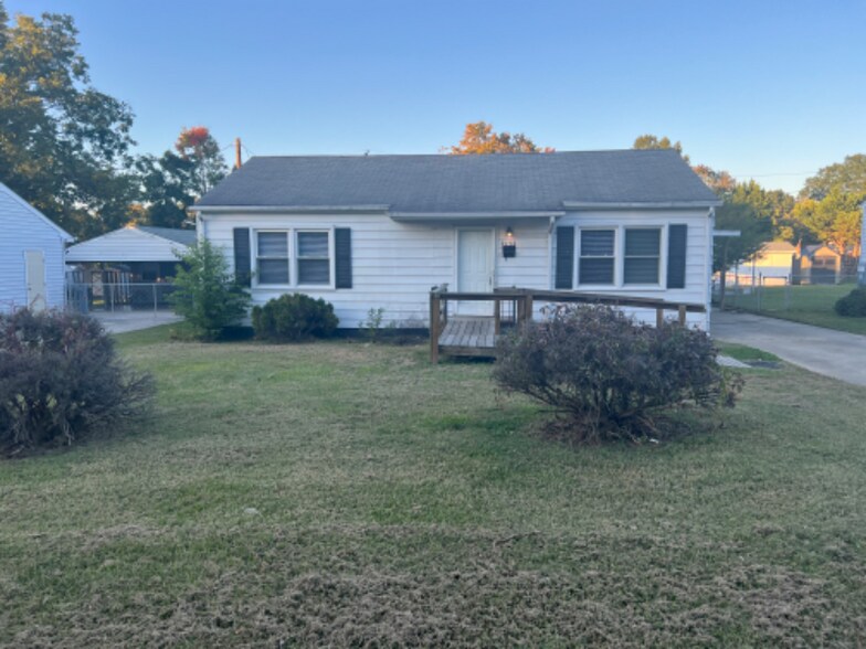 Building Photo - 2132 Martin St