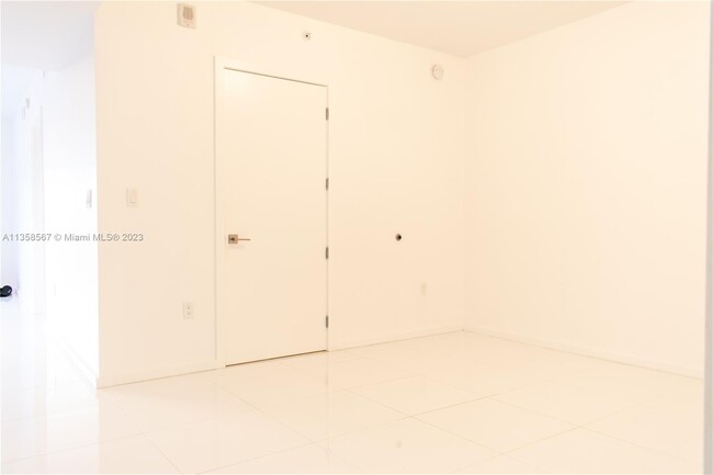 Building Photo - 5300 NW 85th Ave