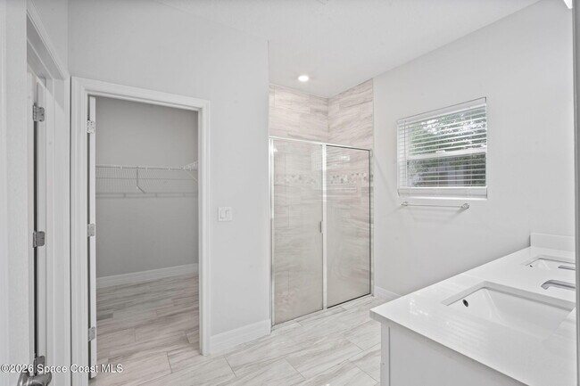 Building Photo - 330 San Marino Rd SW