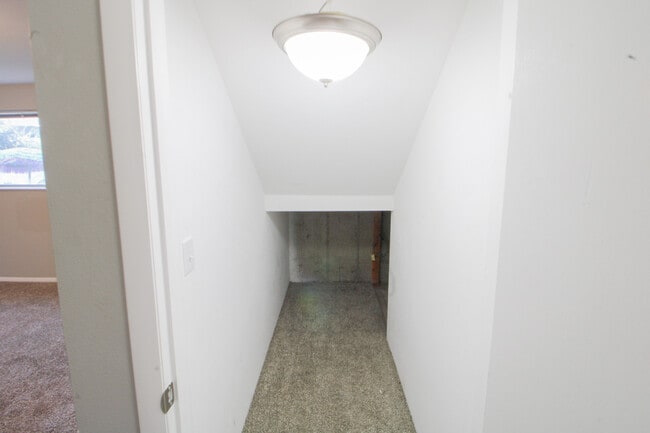 Building Photo - Orem Home