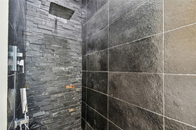 Building Photo - 8208 Pinewood Run Ct