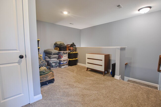 Building Photo - Pet Friendly Three Bedroom!