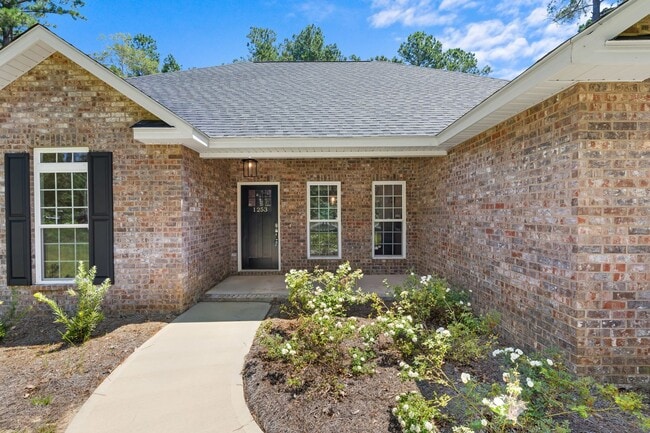 Building Photo - 1253 E Hampton Dr