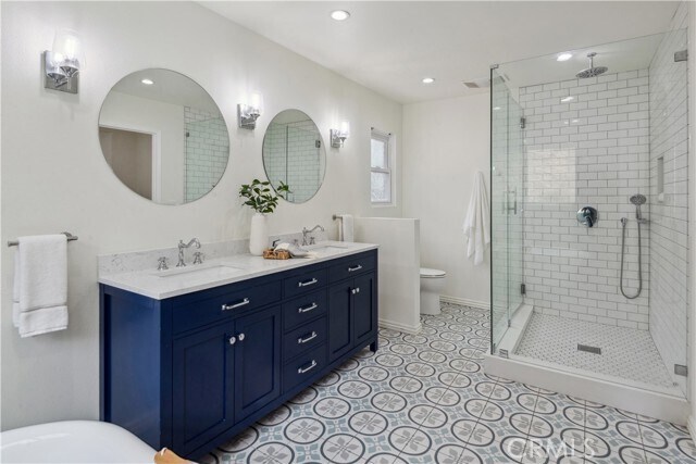 Building Photo - 30047 Knoll View Dr