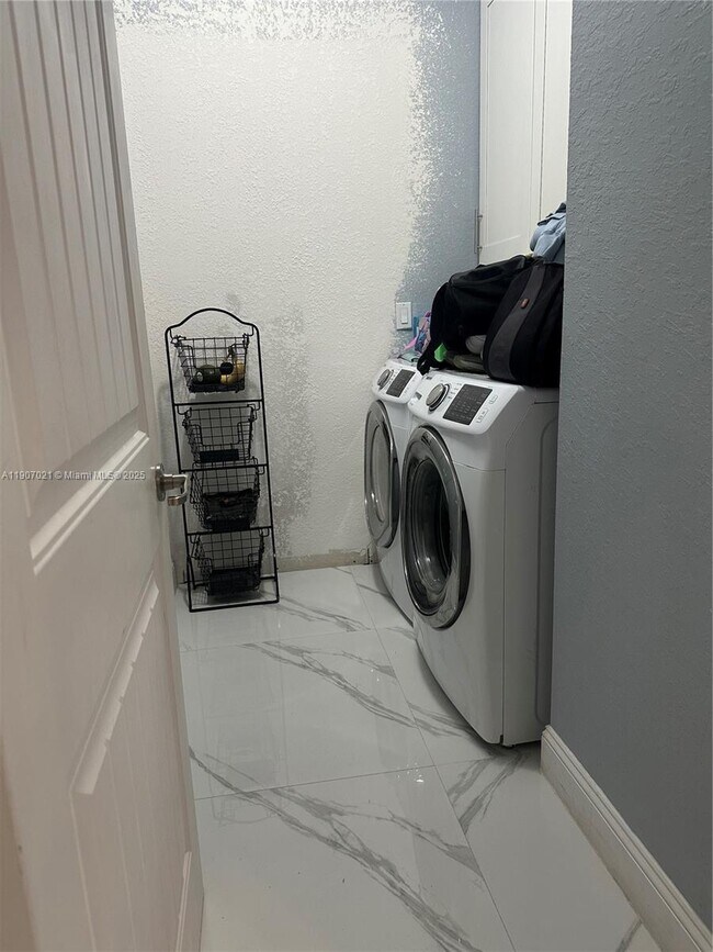 Building Photo - 12923 SW 285th Terrace