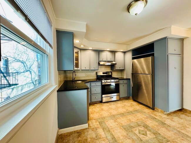 Building Photo - 69 W 39th St