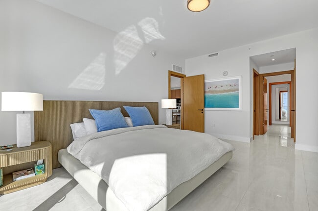 Building Photo - 3100 N Ocean Dr