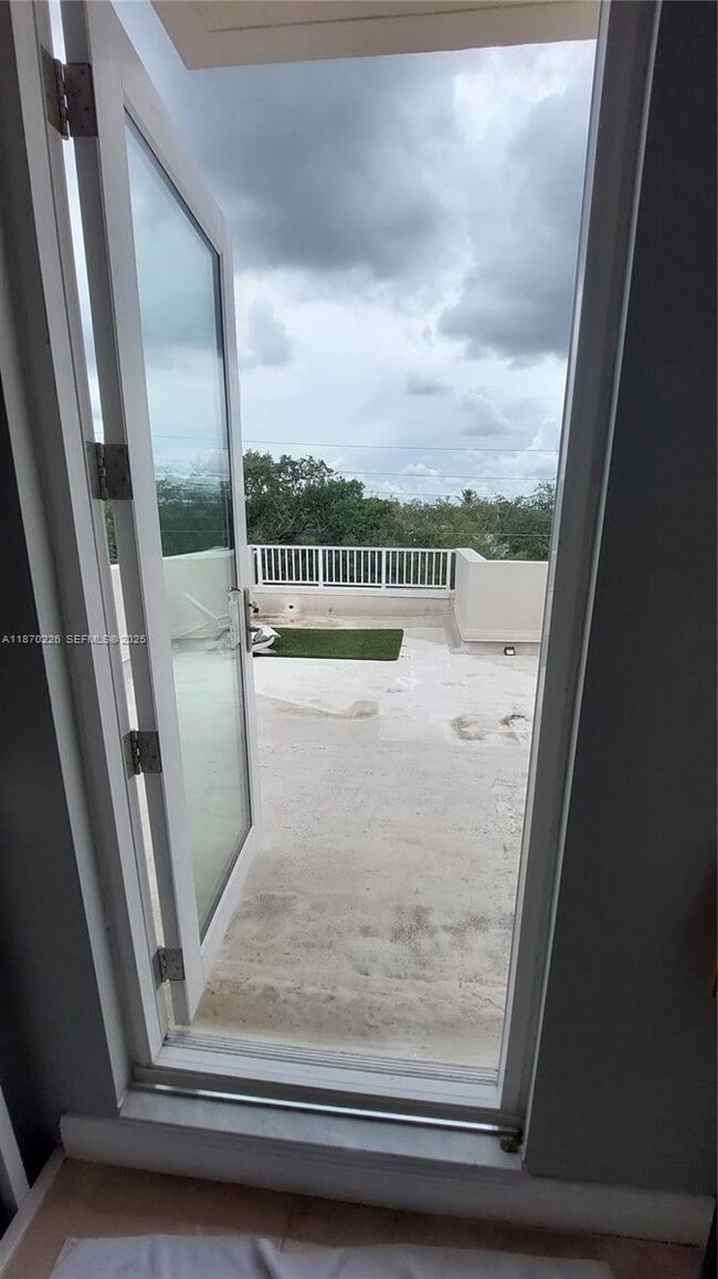 Building Photo - 1115 N 17th Ave