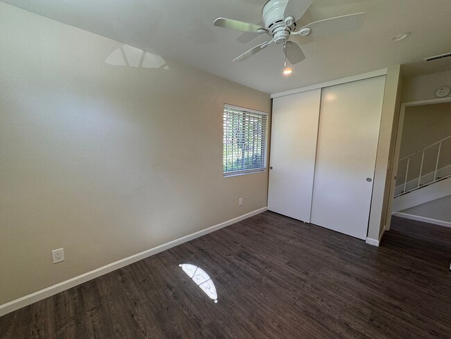 Building Photo - Spacious 4-Bedroom Townhome in Prime Clair...