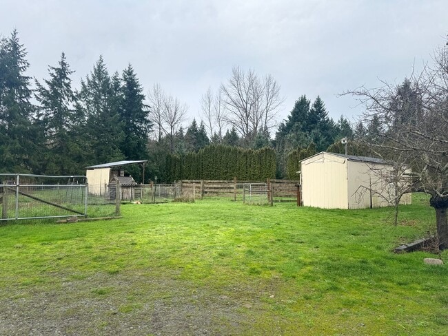Building Photo - 4.65 Acre Farm/Horse Property for Rent!
