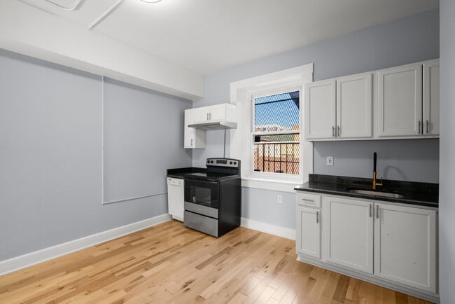 Building Photo - 112 W Mulberry St