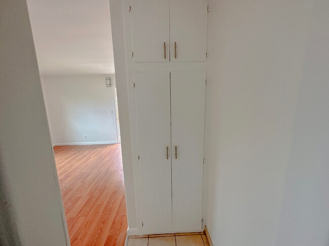 Building Photo - 14830 Chadron Ave