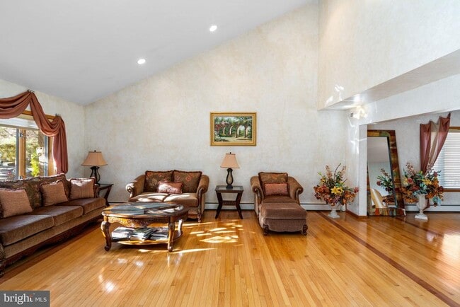 Building Photo - 509 Long Ln