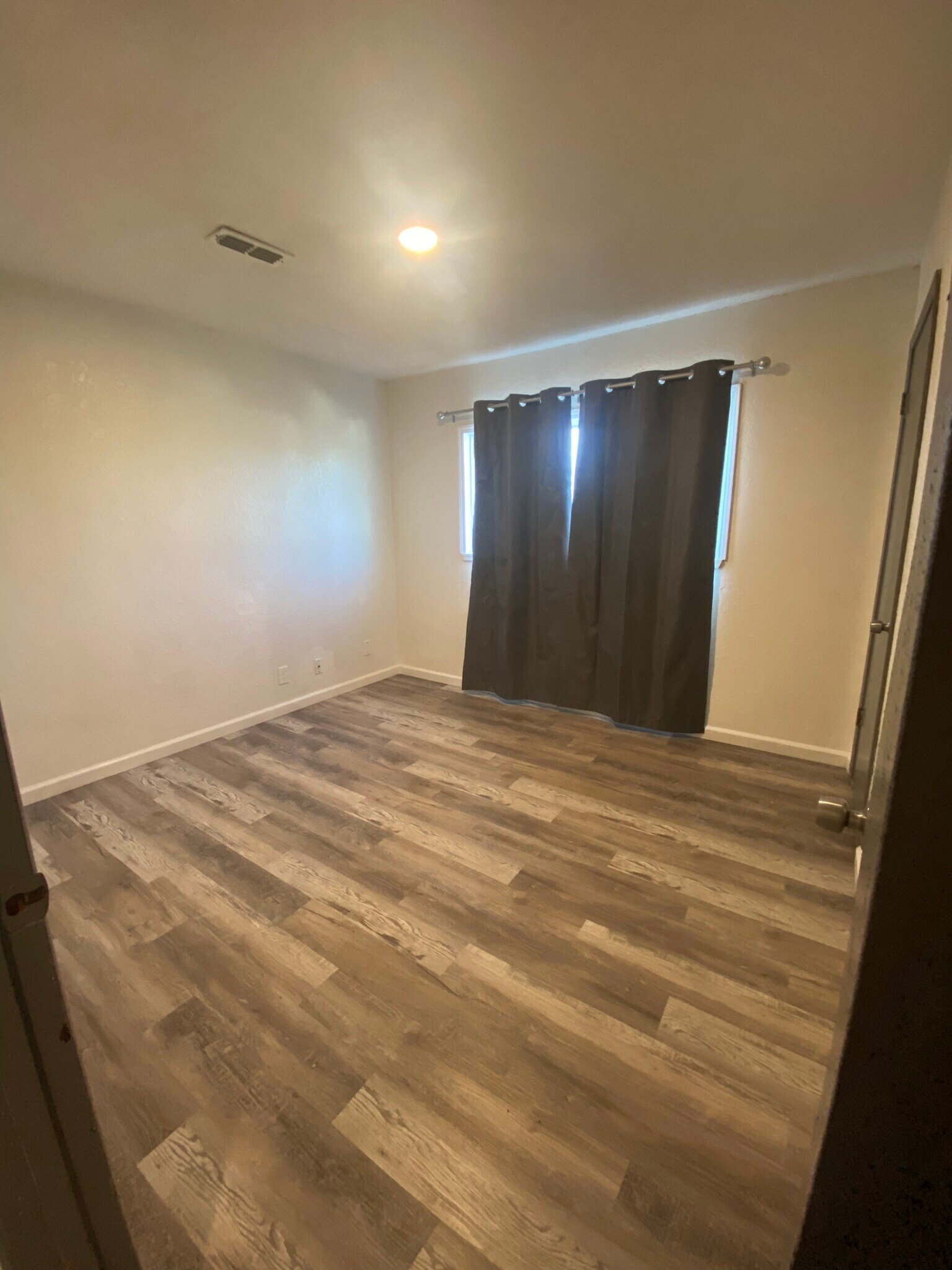 Building Photo - 3044 Amherst Dr