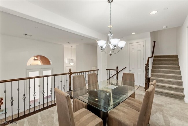 Building Photo - 2 Corte Belleza