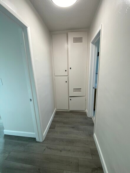 Building Photo - 1515 E 20th St