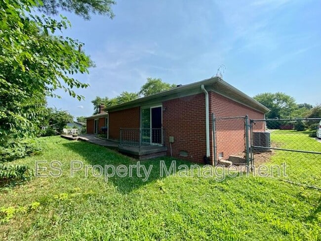 Building Photo - 6110 Munsee Ln