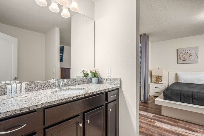 Building Photo - 1626 Lima Ave